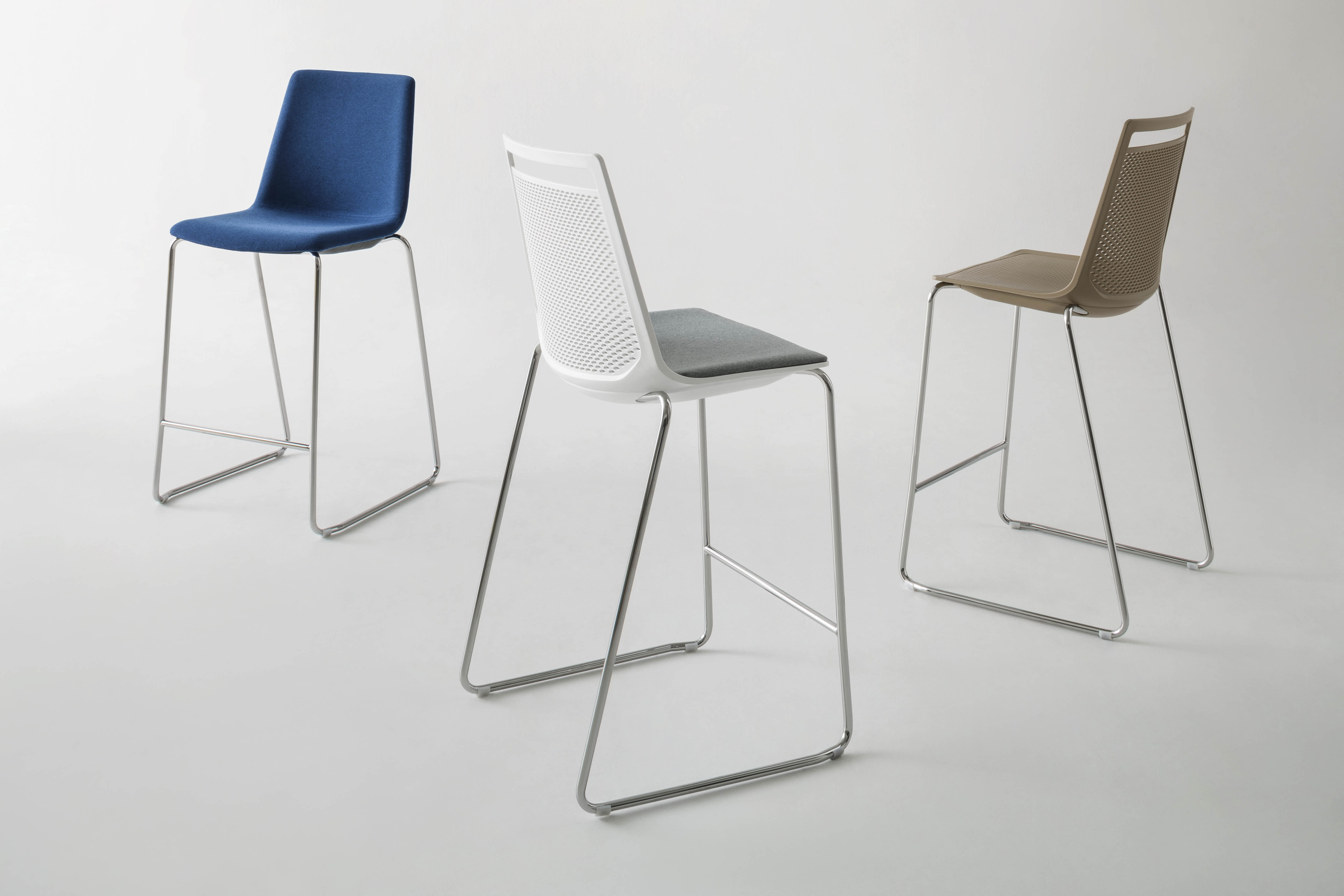 akami_stool_group_1